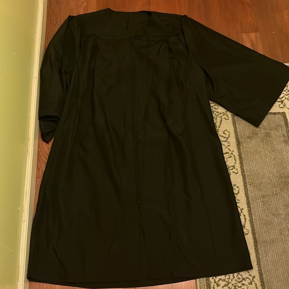 Graduation gown - Picture 3 of 6